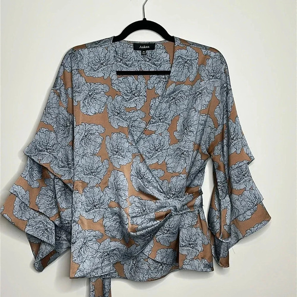 Aakaa  Soft Blue and Brown wrap top - Picture 2 of 10